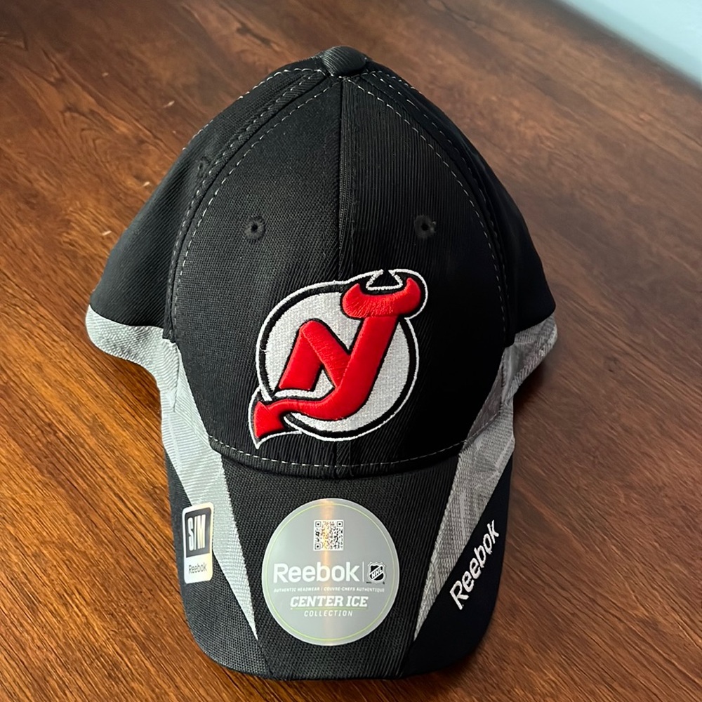 New Jersey Devils Reebok Center Ice Hat- S/M NEW